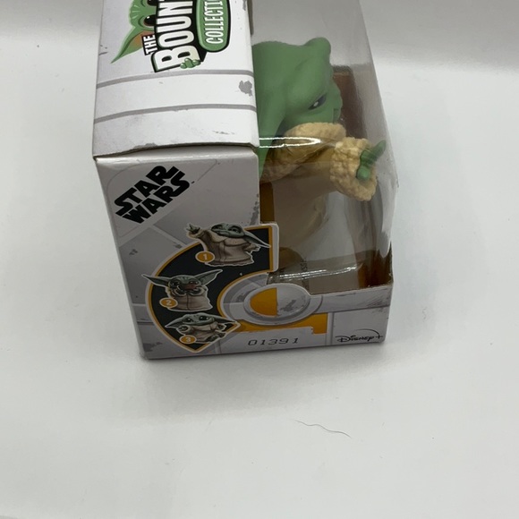 Star Wars The Bounty Collection Series 1 #1 The Child Grogu Baby Yoda - Picture 3 of 3